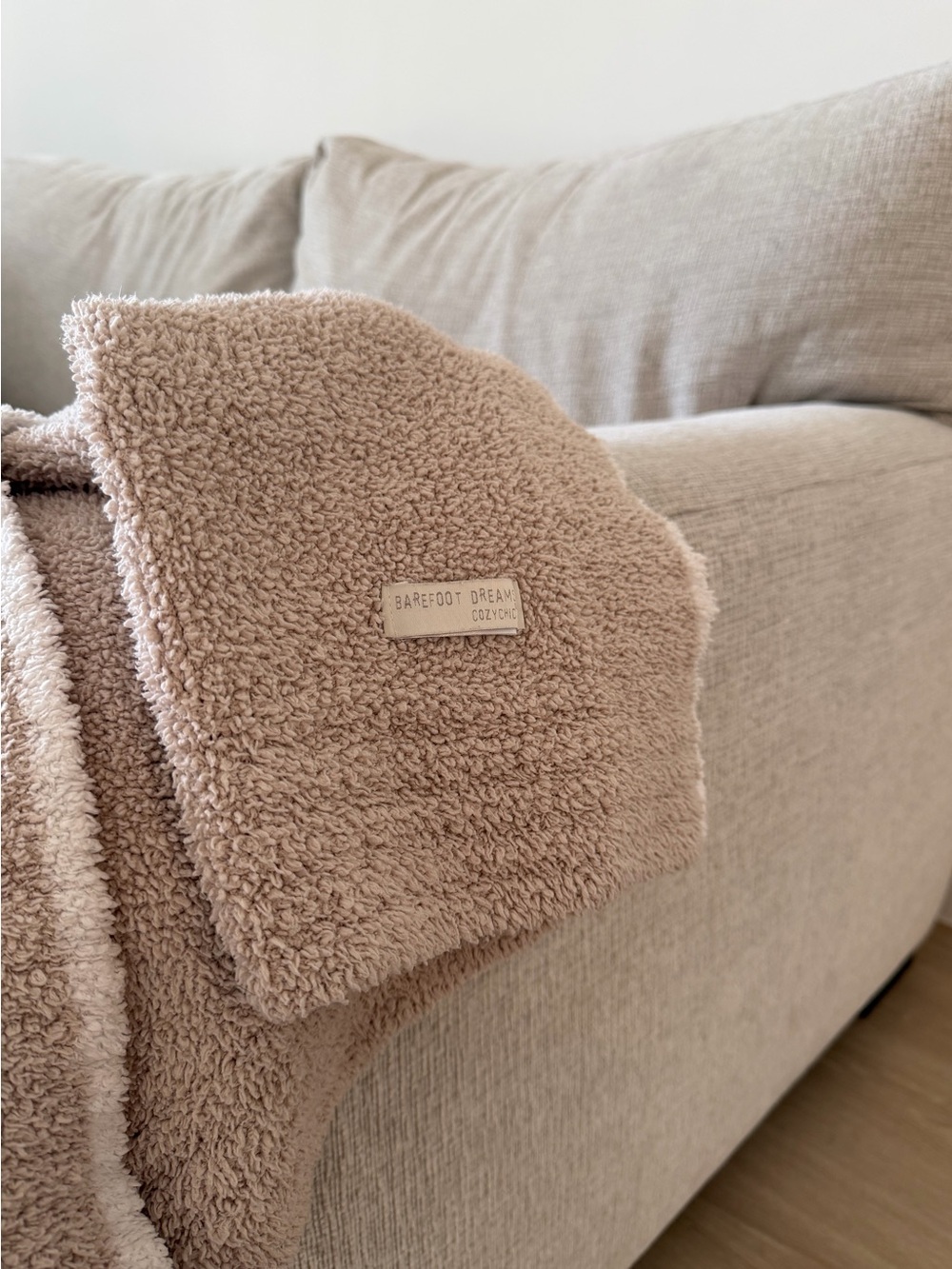 Barefoot Dreams Blanket - Picture 4 of 4